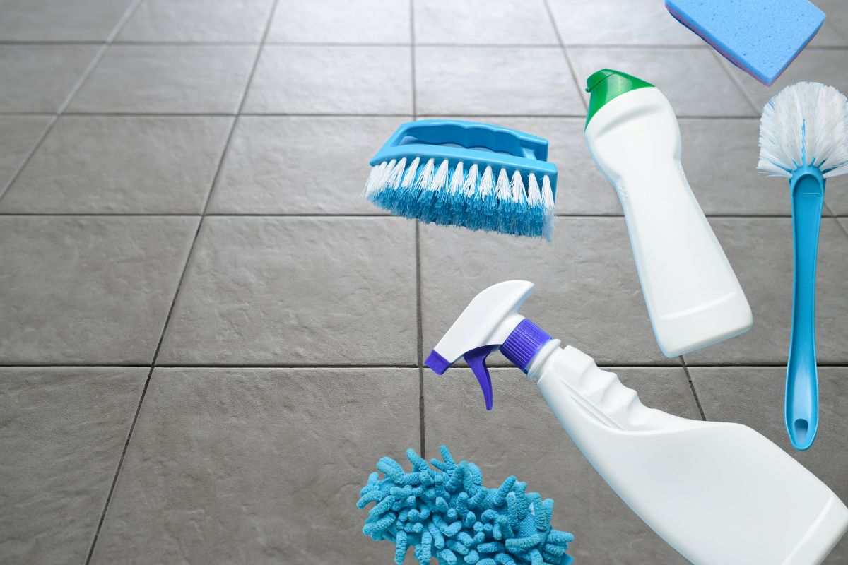 prodotti per pulire le fughe del pavimento