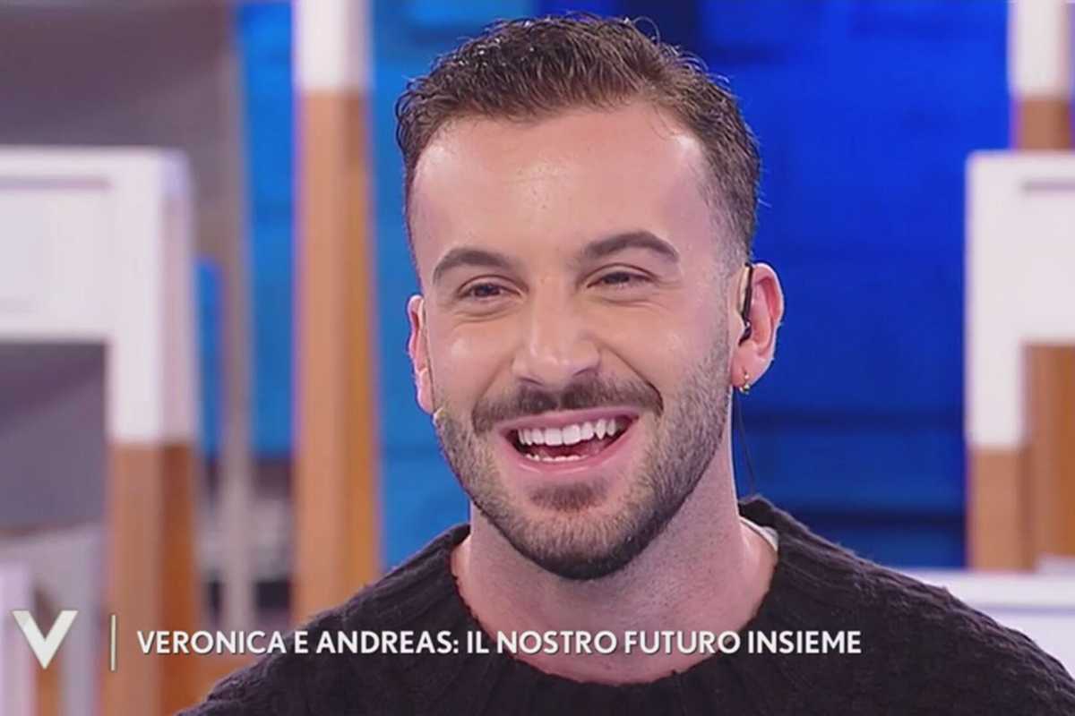 andreas muller sorride