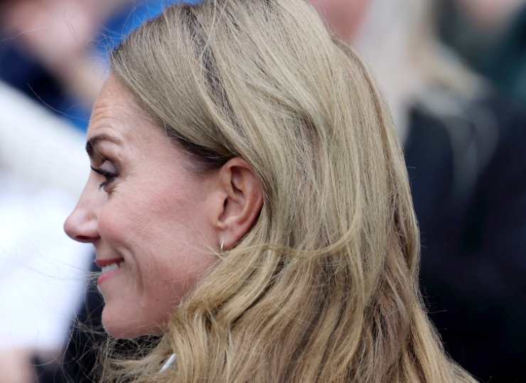kate middleton bionda vista da dietro